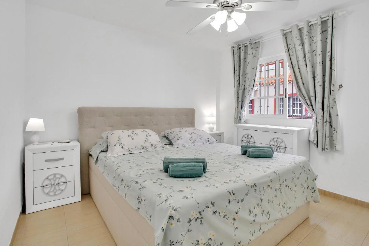 Top Floor, Sea View, Huge Terrace, Heated Pool, Garage Los Cristianos  Exterior photo